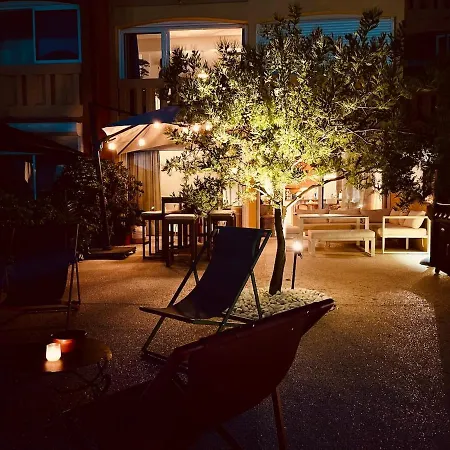 Les Pieds Dans L'eau *