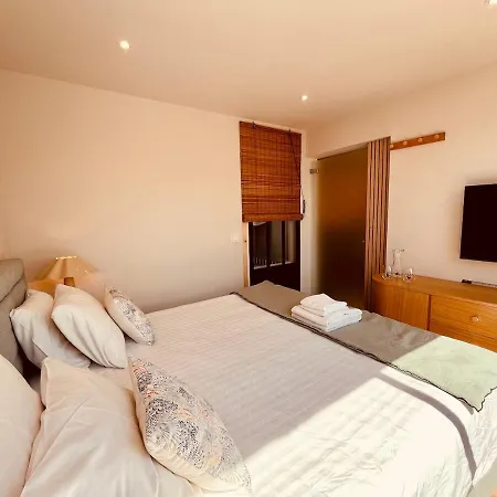 Les Pieds Dans L'eau