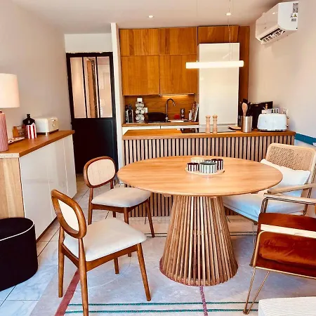 Les Pieds Dans L'eau *