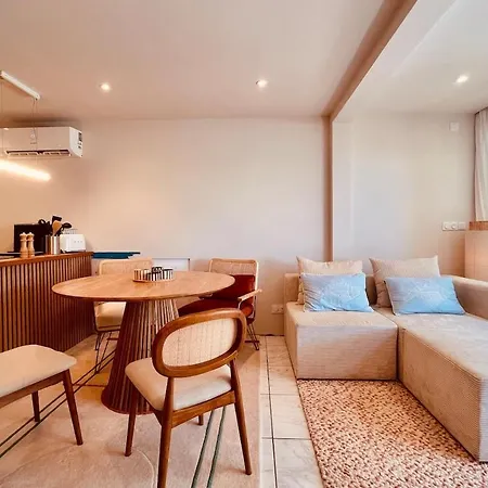 Les Pieds Dans L'eau شقة