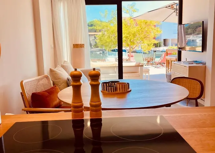 Les Pieds Dans L'eau *