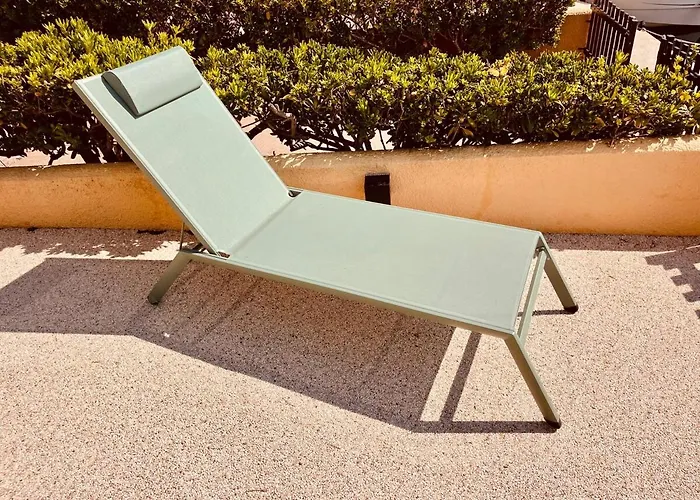 Les Pieds Dans L'eau Apartment *